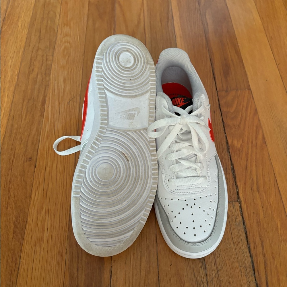 Nike sneakers size 8.5 - Picture 5 of 5